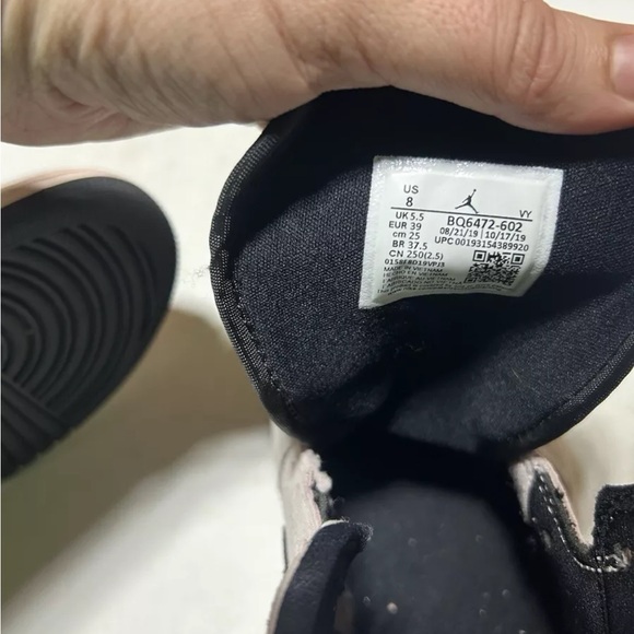 Women’s Air Jordan 1 Mid Iridescent Size 8 - Picture 7 of 7